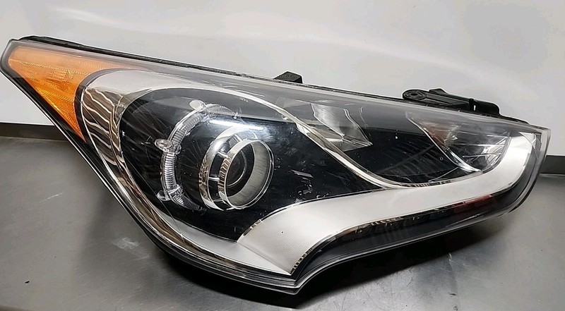 2012 Thru 2017 Hyundai Veloster LED Passenger Side Headlight OE 92102-2V030 Halo