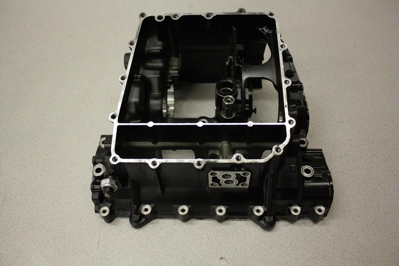 06 KAWASAKI ZX 10 R NINJA ENGINE MOTOR BLOCK CRANK CASING #1 HALF ZX 1000 ZX10R