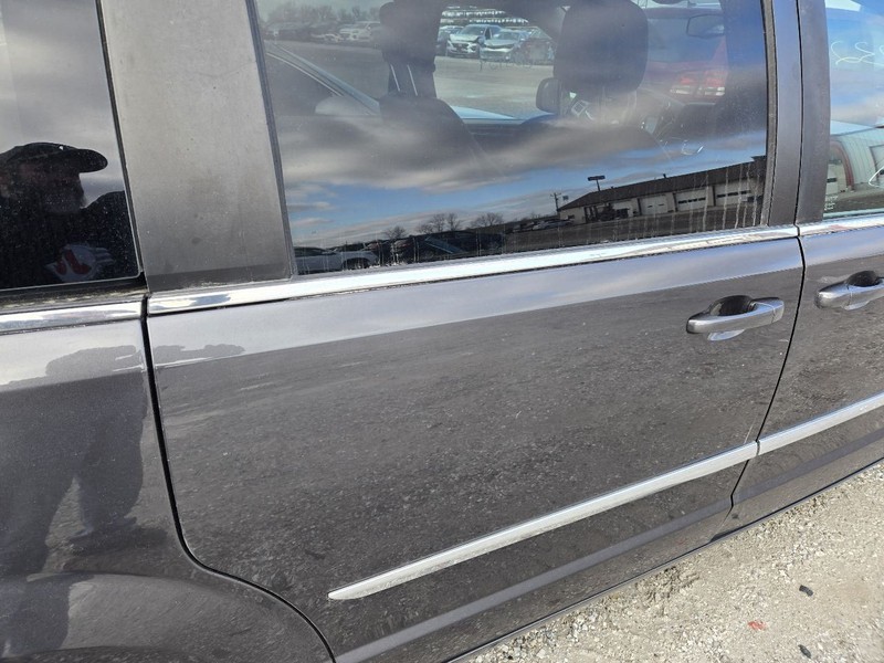 Passenger Rear Side Door Movable Glass Fits 11-16 TOWN & COUNTRY 3639119