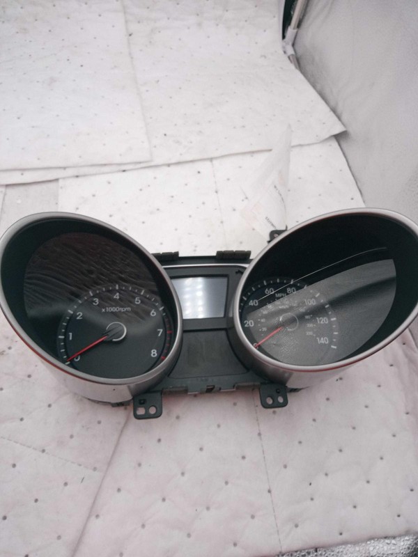 2015 Hyundai Tucson Speedometer Gauge OEM Red 88K Miles NJ25-27773-707584