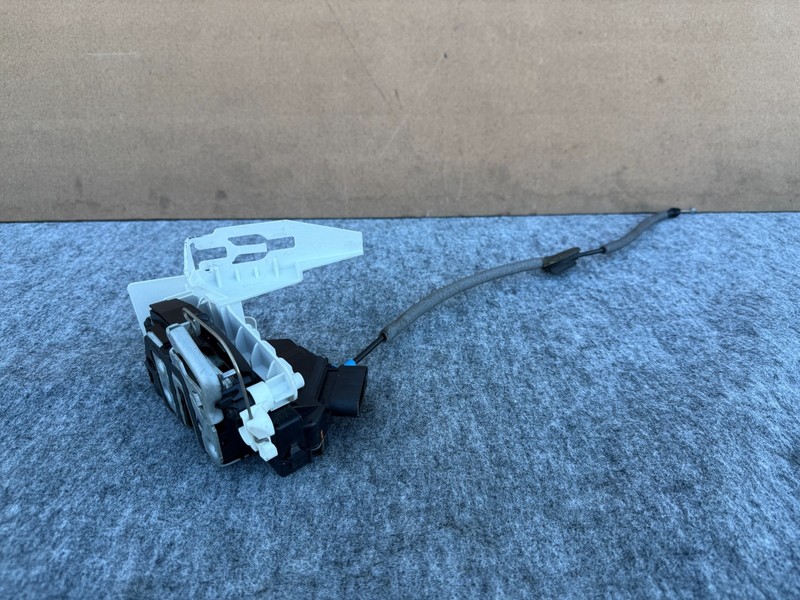 FORD MUSTANG GT 2015-2023 OEM RIGHT PASSENGER DOOR LATCH LOCK ACTUATOR ASSEMBLY