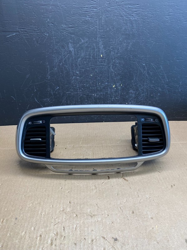 2016 - 2018 Kia Sorento Center Console Radio Air Vent Bezel Trim OEMAC6324 DG