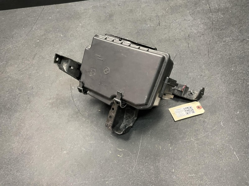 Fuse Relay Junction Box Housing 2018 Mercedes GLS 550 1665400224 2017 2019 X