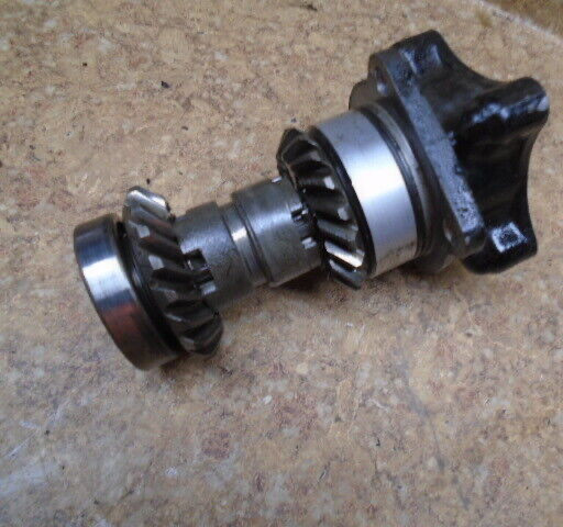 86 YAMAHA YFM200 YFM 200 MOTO 4 Engine Motor Drive Shaft Gears Final Output L8