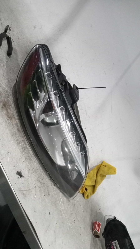 Used Right Headlight Assembly fits: 2010 Audi Q7 xenon HID self adjusting opt 8Q
