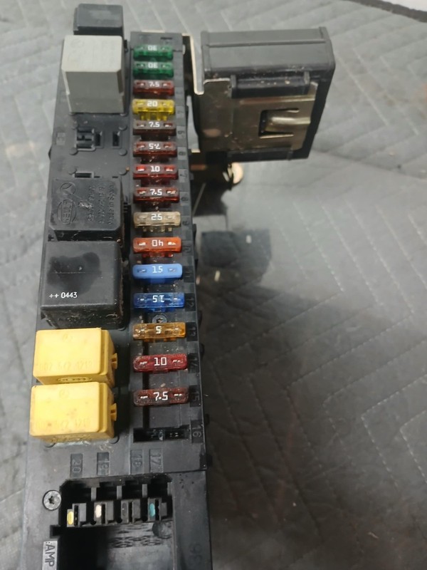 01-09 Mercedes W203 C230 C280 CLK350 Rear Trunk SAM Fuse Relay Box Assembly OEM