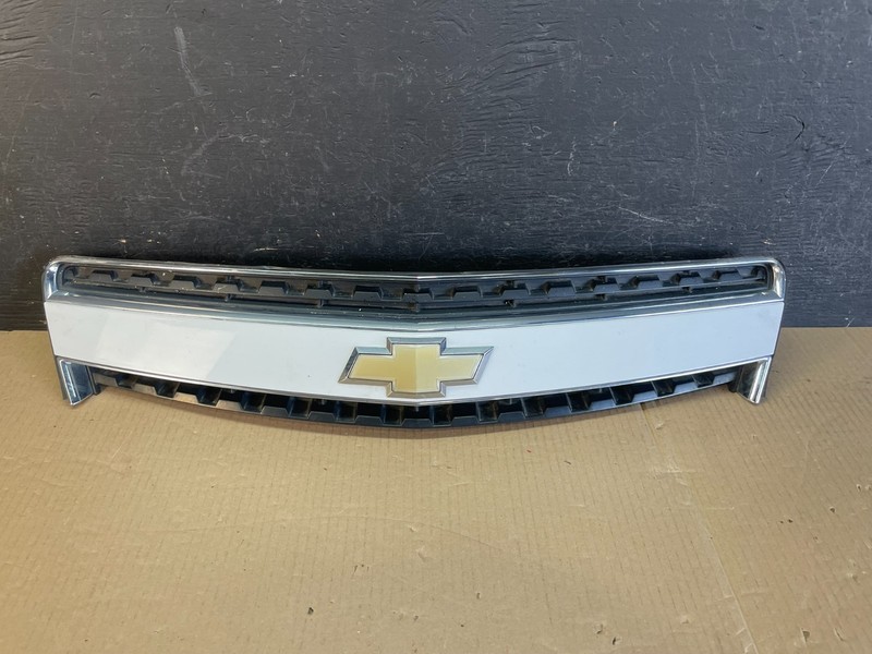 2012-2015 Chevrolet Captiva Sport White Front Upper Grille Grill OEM AB7679 DG