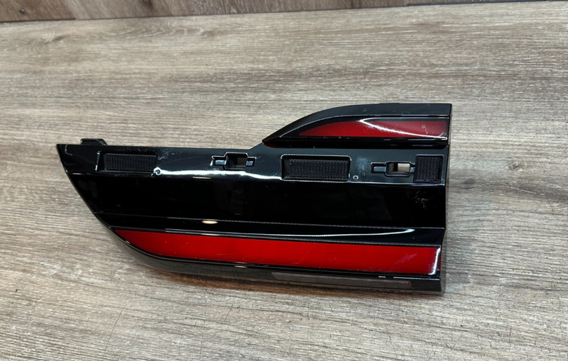 2023-25 BMW X7 G07 LCI RIGHT PASSENGER SIDE INNER TAIL LIGHT LED OEM