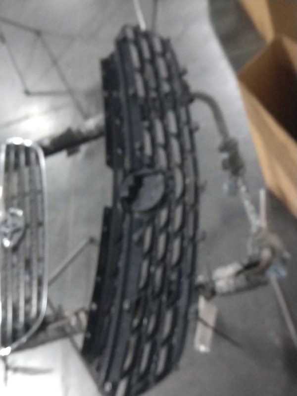 2021 Buick Envision Silver OEM Grille 84899913 Used 4DR SUV 70000 Miles