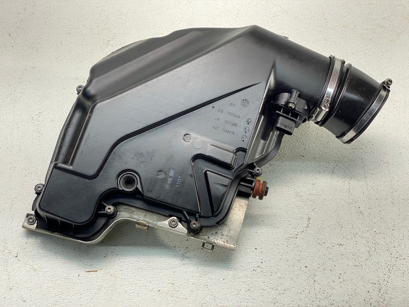 09-14 BMW E70 E71 X5 X6 50XI N63 Engine Motor Left Side Air Intake Muffler OEM✅
