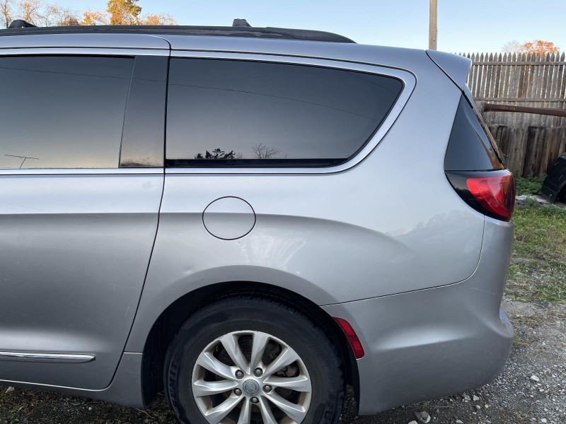 2017-2019 CHRYSLER PACIFICA LEFT QUARTER PANEL SILVER PC: PSC 33K 50605