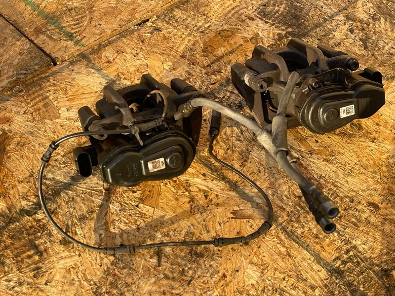 11-16 BMW F10 528 535 Rear Left & Right Electric Brake Caliper & Bracket Set OEM