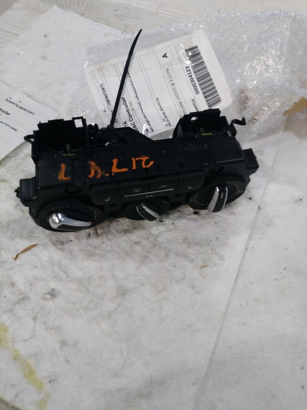 2014 Volkswagen Jetta A/C Selector Switch OEM 191930 Used, 111k Miles