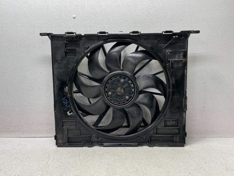17 18 19 BMW G30 540i 530i Engine Radiator Cooling Fan W/Motor 1401 OEM