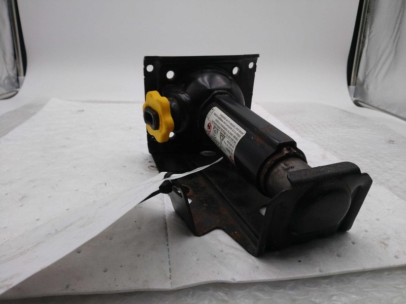 2010 Chevrolet Avalanche 1500 Floor Jack Black Used - 169K Miles - OEM Part