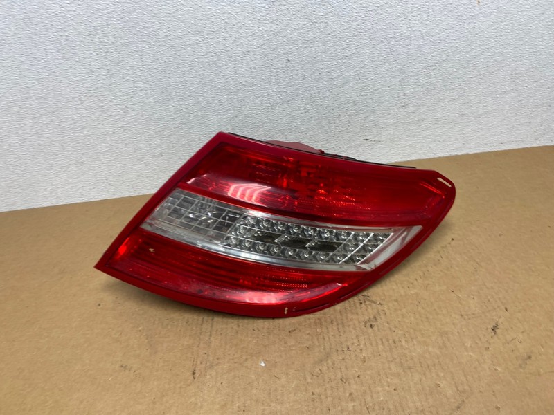 2008 - 2011 Mercedes C-Class Right Passenger RH LED Tail Light OEM AC1816 LK