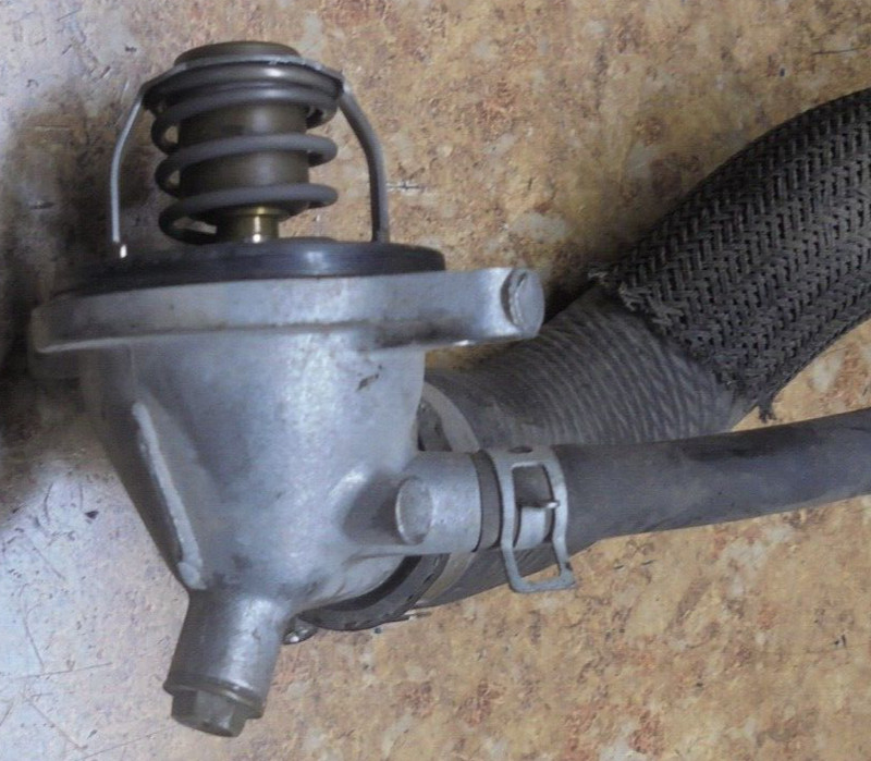 2004 Suzuki GSX-R600 GSXR6 GSXR600 Engine Thermostat Housing Cover Coolant Temp
