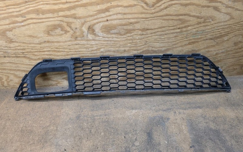 2015 2016 2017 2018 NISSAN MURANO Front Bumper Lower Grille OEM *