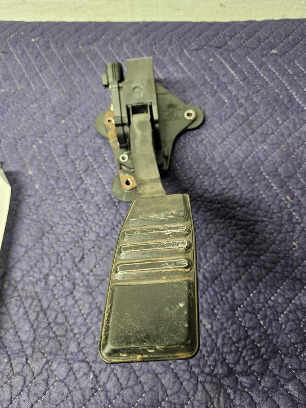 05 2005 Ford Mustang GT Gas Accelerator Go Pedal OEM Used Take Out