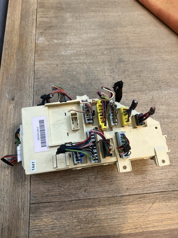 P4671403AC 1999 CHRYSLER Sebring convertible Fuse Box