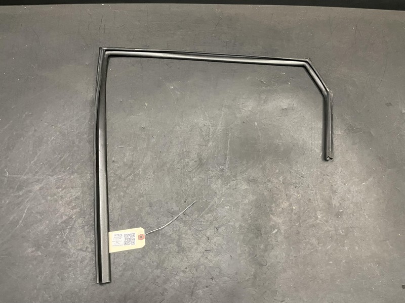 Rear Left Door Window Glass Run Channel 2018 Kia Soul 83530-B2000 2014 - 2019