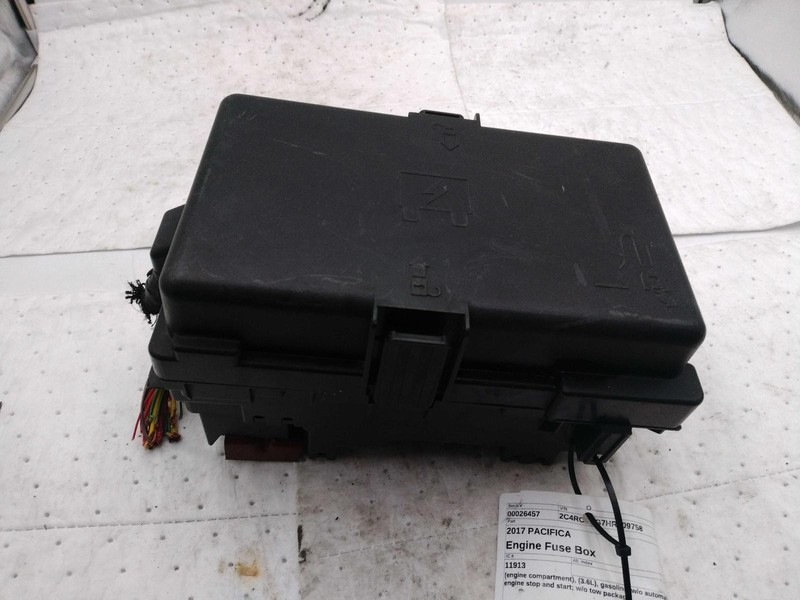 2017 Chrysler Pacifica OEM Fuse Box Red 3.6L 67000 Miles 68233193AD