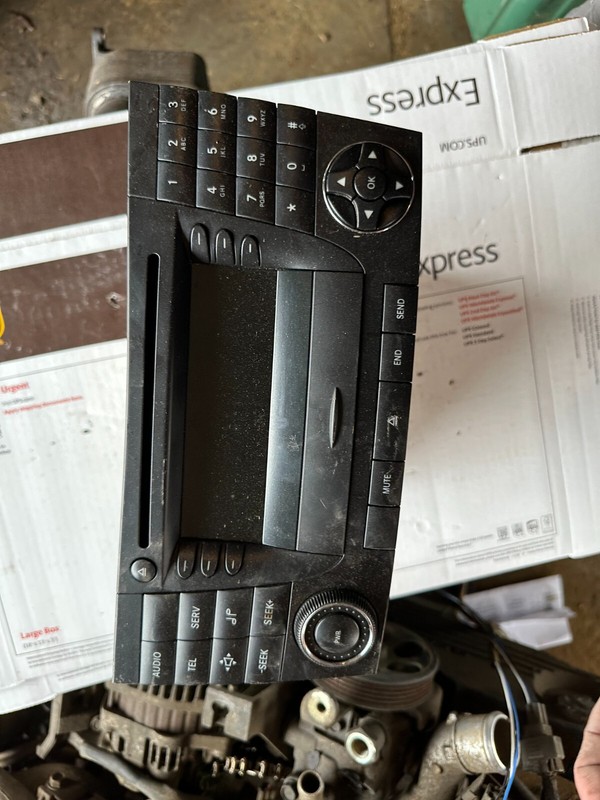 MERCEDES BENZ W211 E320 E500 CLS500 E55 OEM RADIO STEREO CD PLAYER RECEIVER