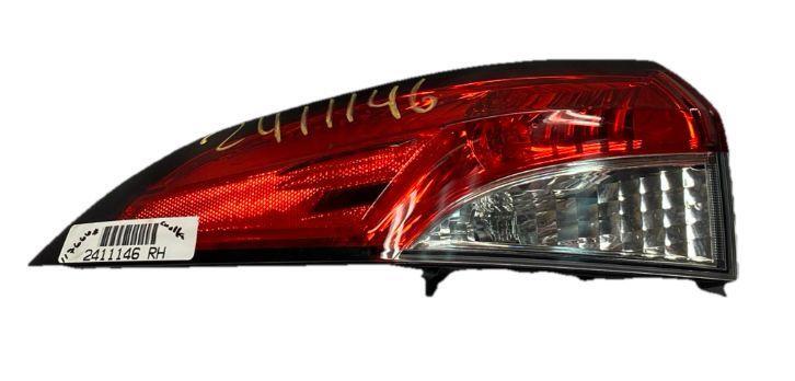 Toyota Corolla tail light 20 24 right side quarter panel sedan OEM 8155002C60