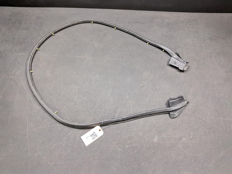 Front Left Door Weatherstrip 2017 Infiniti Q60 80831-5CA0A 2018 2019
