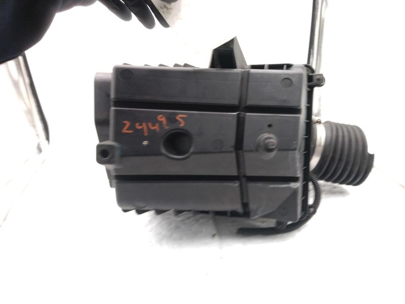 2014 GMC Sierra 1500 Air Cleaner Assembly OEM 23192713 4.30L 144K Miles