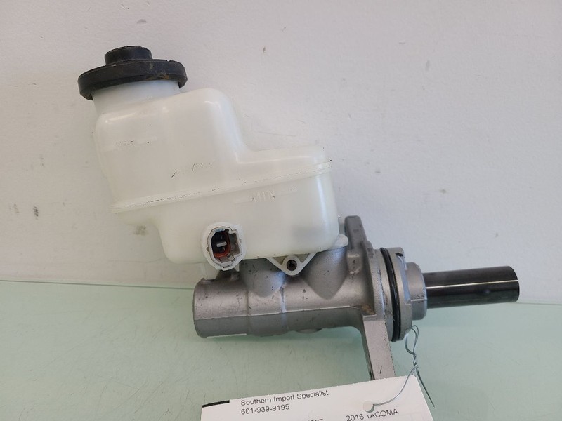 Brake Master Cylinder Vacuum Boost Fits 09-23 TACOMA 587661