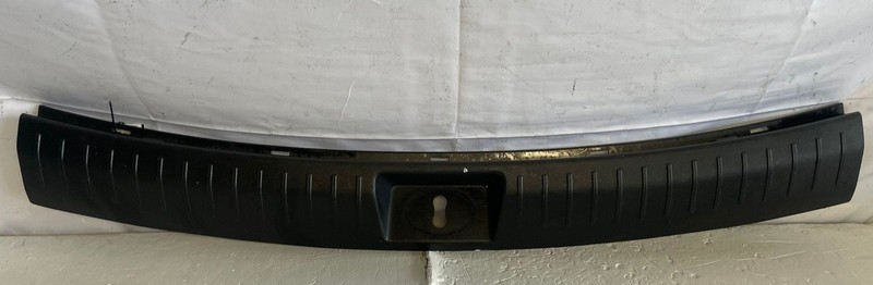2024-2026 HYUNDAI SANTA FE REAR TRUNK SILL SCUFF PLATE TRIM PANEL # 106956