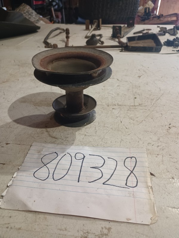 98 MTD YARD MAN 20HP 42" ENGINE PULLEY 13BT604G452