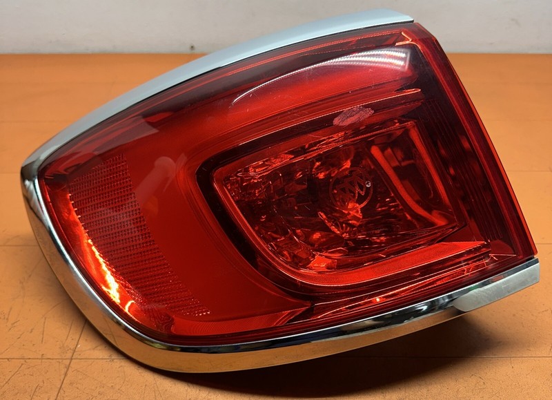 23155699 | 13 - 17 BUICK ENCLAVE Left Side TAILLIGHT OEM DRIVER SIDE LR LED