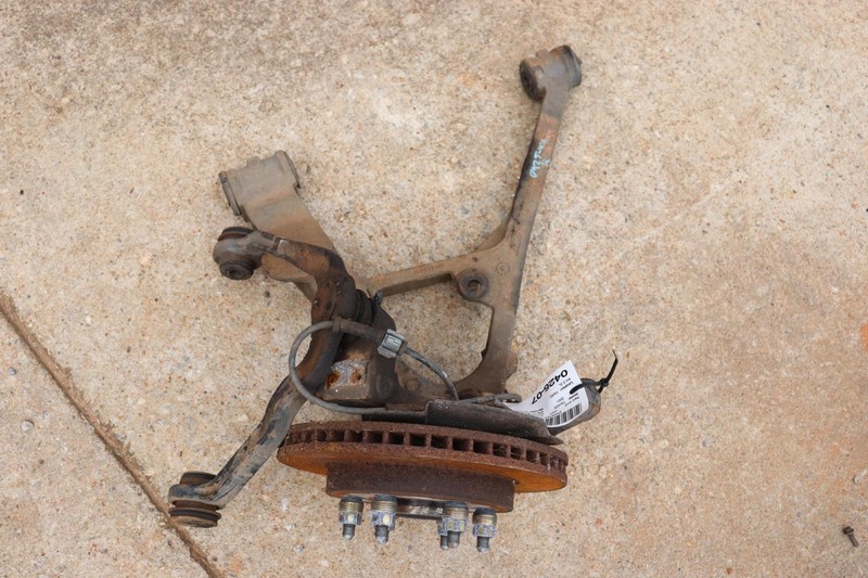 2000-2006 CHEVY TAHOE RWD FRONT RIGHT SPINDLE KNUCKLE HUB W/ CONTROL ARMS OEM