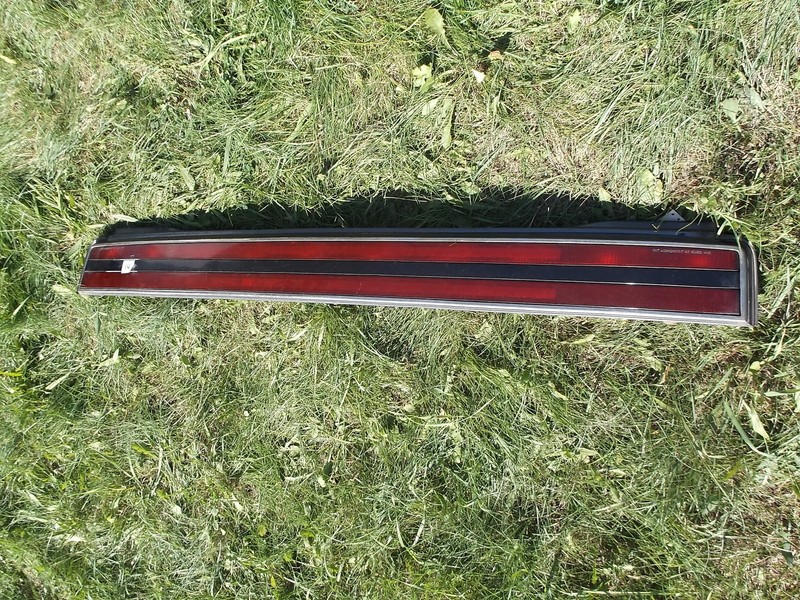 1985 Oldsmobile Somerset Tail Light Assembly Rear Back Panel 16503384 16503378