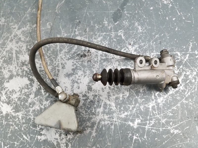 2005 Honda S2000 AP2 Clutch Slave Cylinder / Hose / Bracket #6894 F6