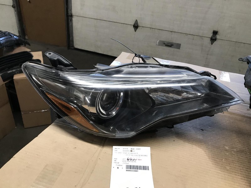2017 TOYOTA CAMRY Right passenger headlight Headlamp halogen OEM 17