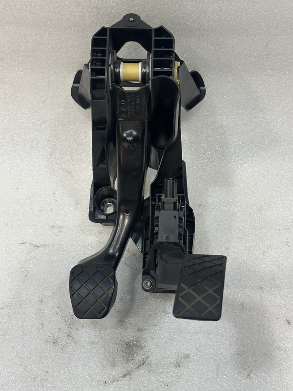 2015-2021 VW Golf TDI Brake and Gas Accelerator Pedal Manual OEM 5Q1721058BA