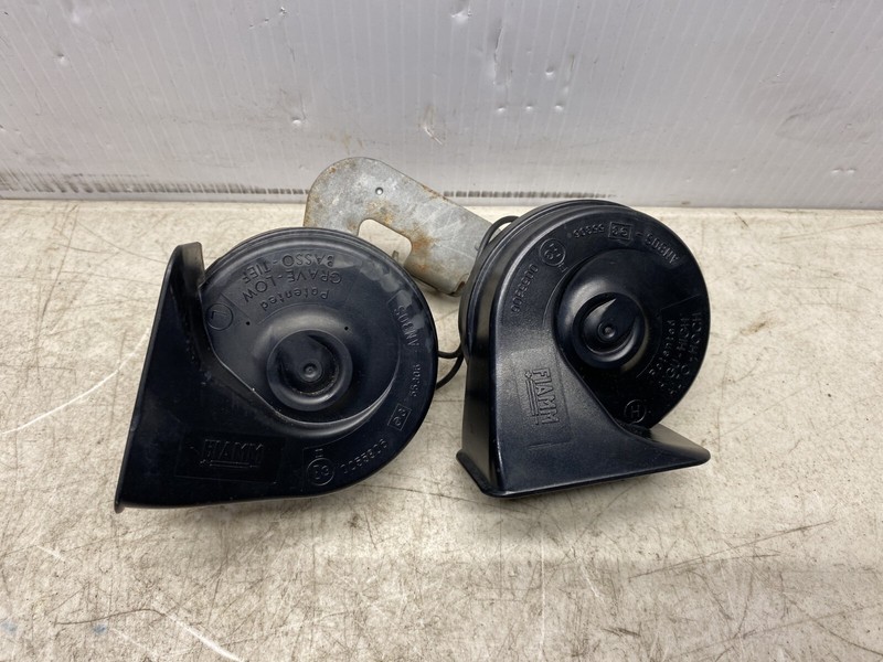 2003-2006 VOLVO XC90 HIGH AND LOW TONE HORN ASSEMBLY OEM