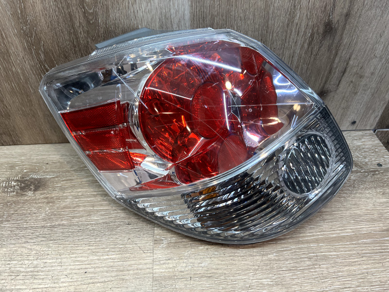 2004-2008 TOYOTA MATRIX TAIL LIGHTLH ASSY OEM Part# 8156002322