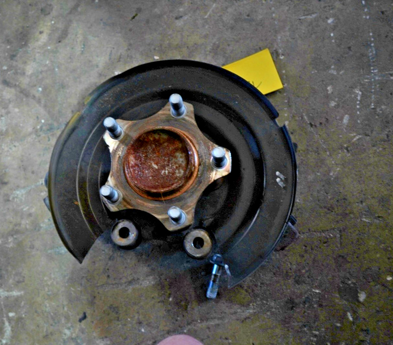 2020 - 2025 NISSAN SENTRA REAR SUSPENSION LEFT SIDE SPINDLE KNUCKLE & HUB OEM