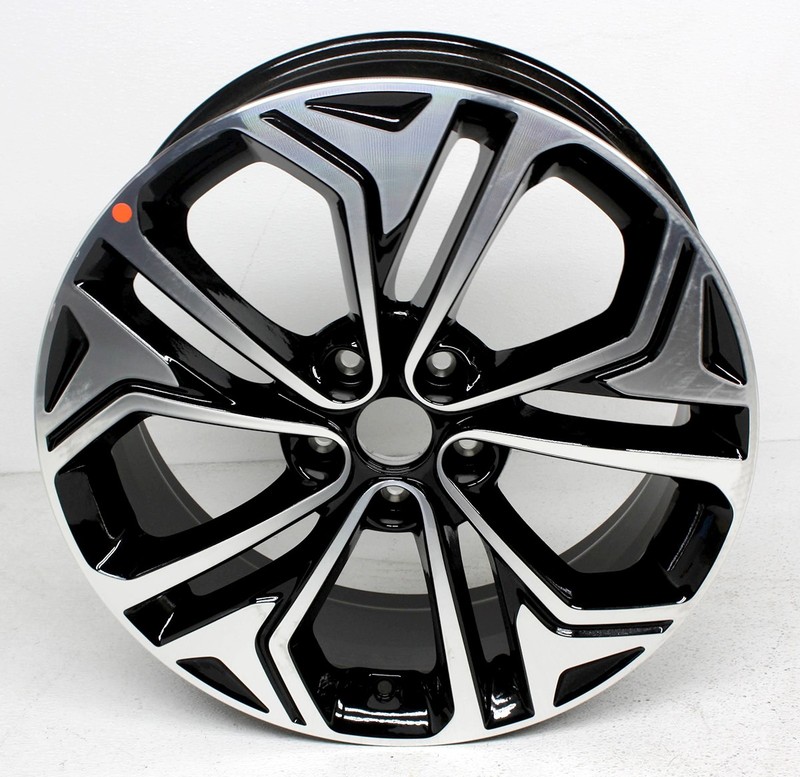 OEM 19 Inch Wheel For Hyundai Santa Fe (US built) 52910-S1310 Scratches
