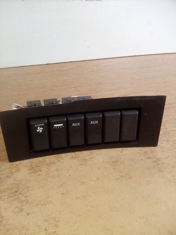 Volvo VNL 82755999 Rocker Switch Panel