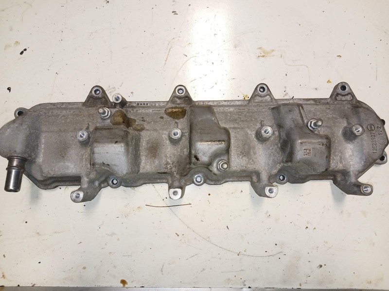 15 CHEVROLET TAHOE passenger side Valve Cover 5.3L OEM