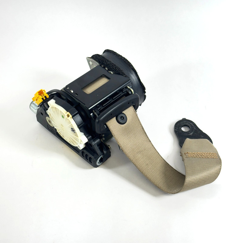 📌 2010-2014 MERCEDES W204 C250 C300 REAR RIGHT SIDE SEAT BELT RETRACTOR OEM