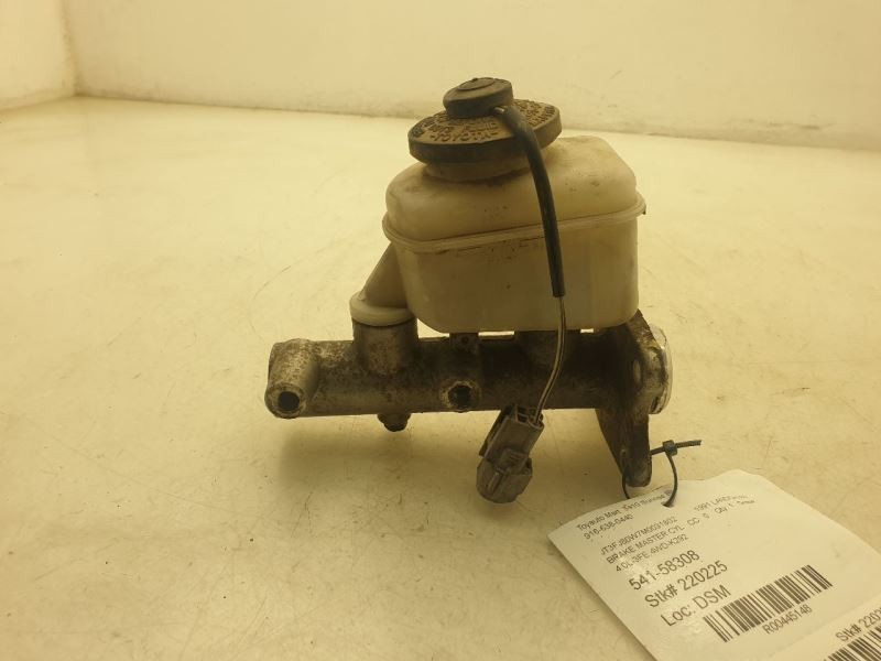 91-92 TOYOTA LAND CRUISER 4.0L 4WD BRAKE MASTER CYLINDER ASSEMBLY