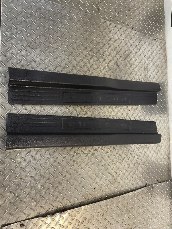 2005-2009 Ford Mustang Sill Plates Oem Tested Black 05 06 07 08 09