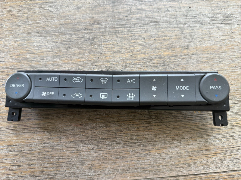 2004-2006 Nissan Maxima OEM Temperature Control Module AC Heater 275007Y010