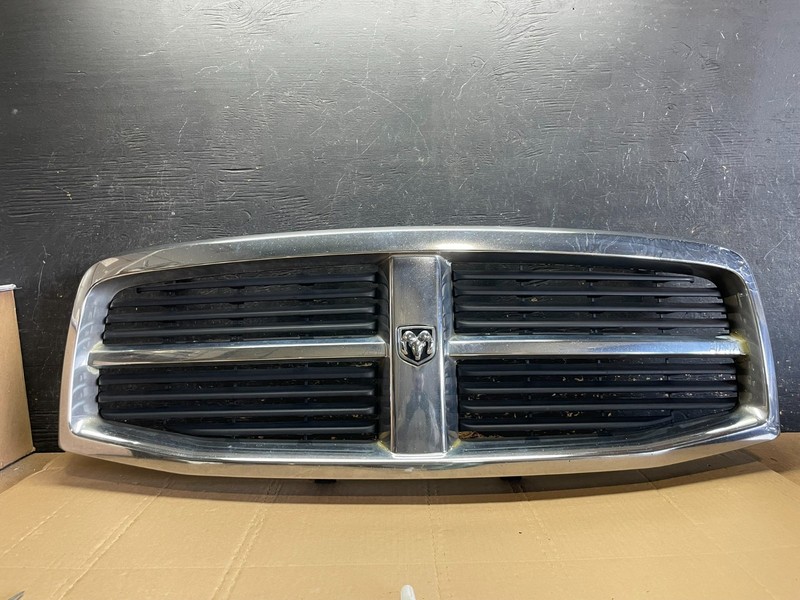2004 to 2006 Dodge Durango Front Upper Chrome Grill Grille Oem AA8809 DG